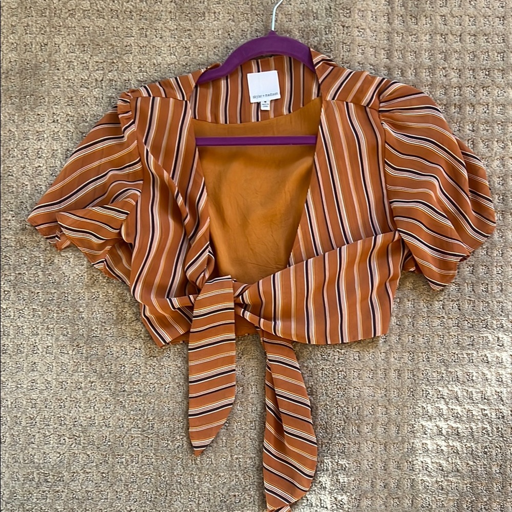 Short Sleeve Tie-Front Crop Blouse